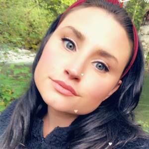 Meet your Posher, Hayley